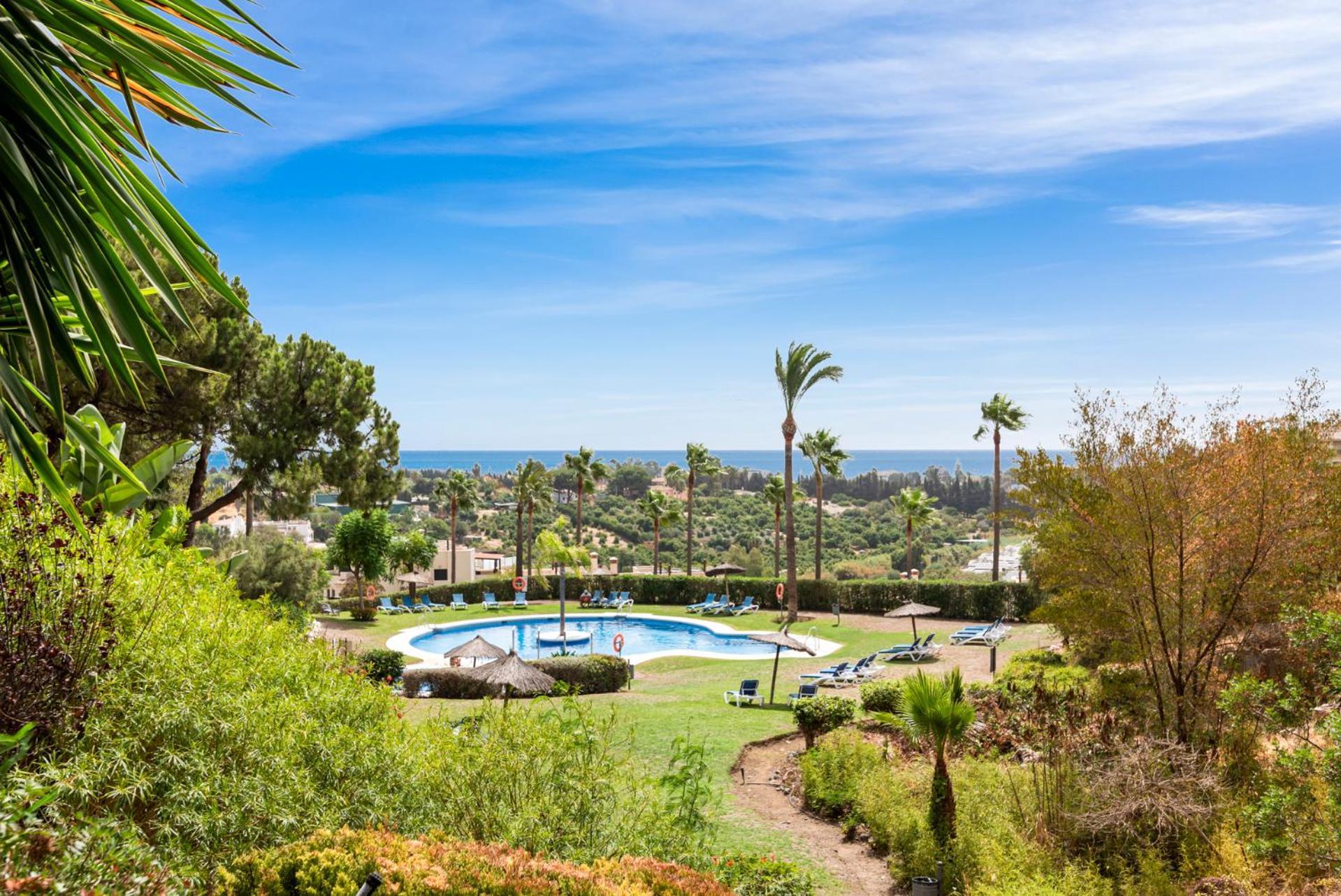 Sky And Sea Estepona Penthouse Exterior photo